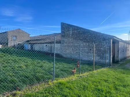vente maison 4 pièces 550 m² à semoussac (17150)  49 000 €