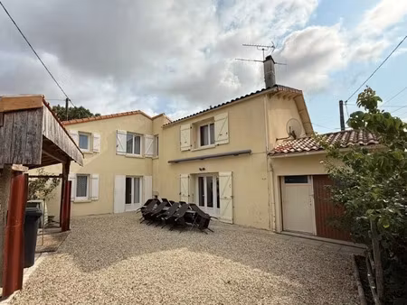 vente maison 7 pièces 176 m² à charme (16140)  127 000 €