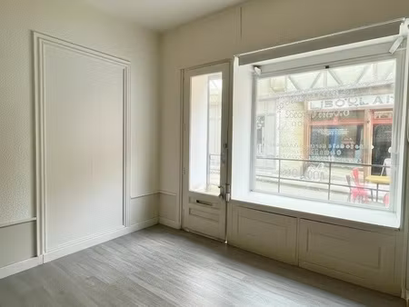 location local commercial 18m² charlieu 42190