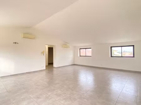 location local commercial