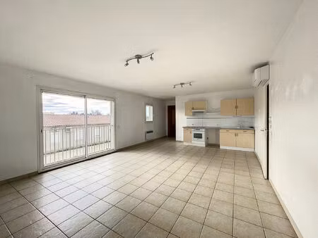 location appartement 3 pièces 73 m² à graveson (13690)