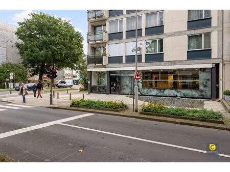 ruim handelspand + p op zeer commerciële locatie!