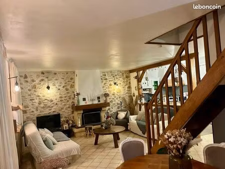 82 m2• 3 pièces •champeaux 77720