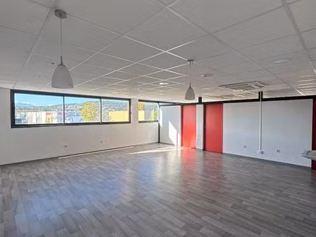 location local commercial 92m² st maximin la ste baume 83470