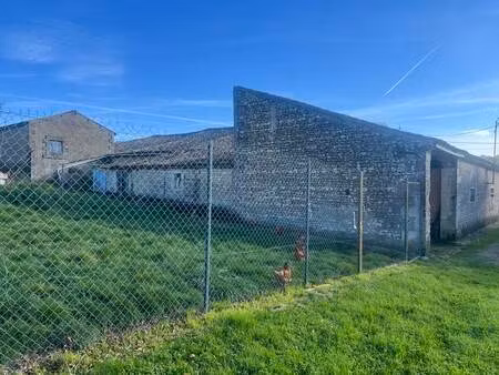 vente maison 4 pièces 550 m² semoussac (17150)