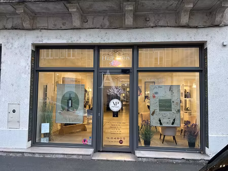 location commerce 105 m² à rochefort (17300)
