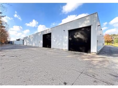 centraal gelegen magazijn van 300m²