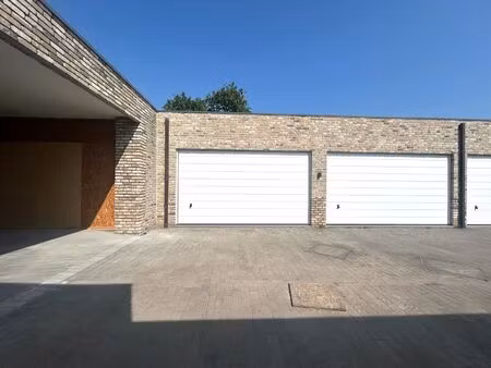 praktische opslagplaats in centrum izegem!