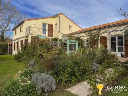 villa 6 pièces 231 m2  terrain 6301 m2