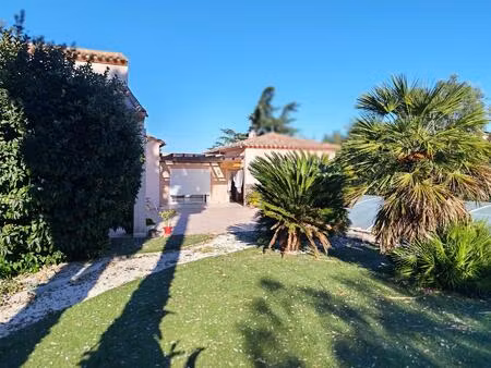 villa de standing 4 faces  7 pièces  piscine  double garage  pool house