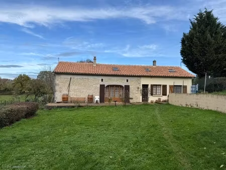 maison de campagne 5 minutes de nanteuil-en-vallée