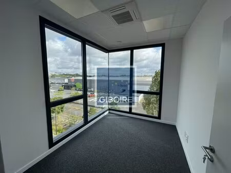 location local professionnel 72m² angers 49000