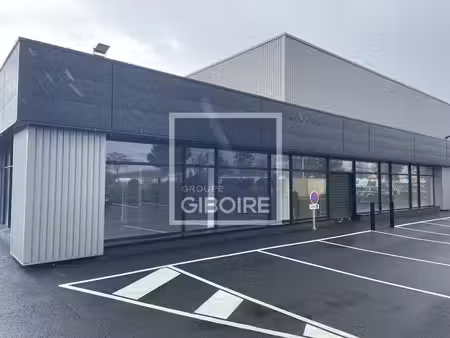 location local commercial 300m² beaucouze 49070