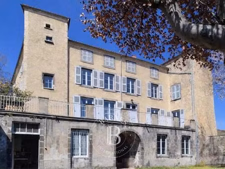 élégante maison de caractère  vaste jardin et dépendances  sud de clermont-ferrand