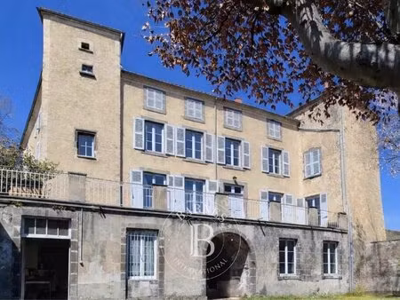 sud clermont-ferrand - élégante maison de caractère - vaste jardin et dépendances
