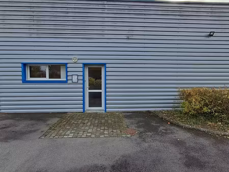 location commerce 32 m² à bourg-des-comptes (35890)