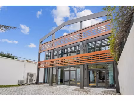 loft industriel à vendre avec terrasse privative à courbevoie
