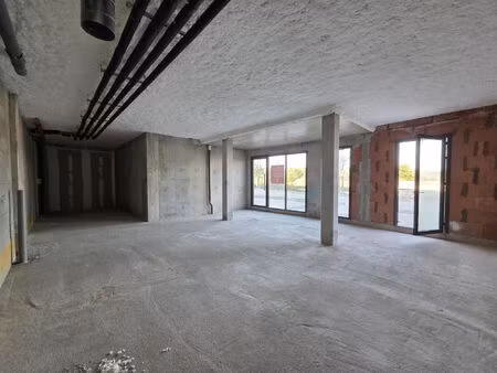 vente commerce 63 m² avrillé (49240)