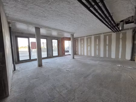 vente commerce 83 m² avrillé (49240)