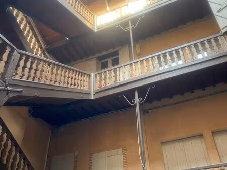 au calme dans immeuble de caractère grand t2