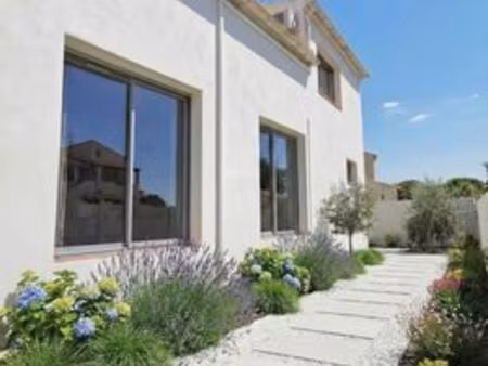 villa de 5 chambres de luxe en location lattes  france