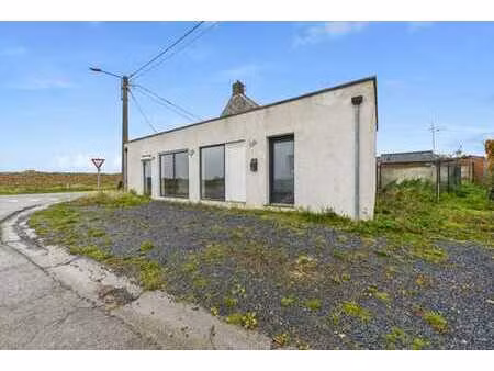 plain-pied rénové avec 2 chambres et parking ! top secteur !