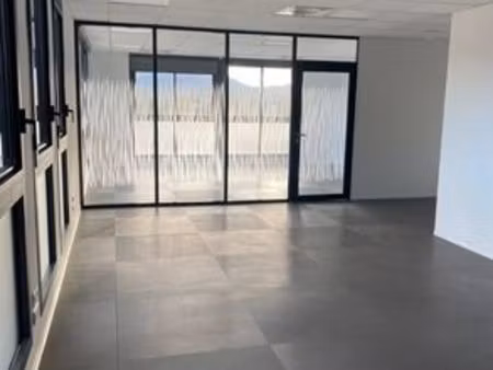 prestigieux bureau de 214 m2 en location - aubagne  provence-alpes-côte d'azur