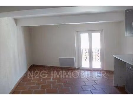 location appartement 2 pièces 30 m² à bagnols-en-forêt (83600)
