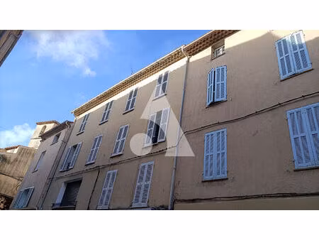 a vendre immeuble brignoles 6 appartements et 2 locaux commerciaux.