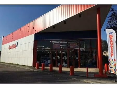 murs commerciaux occupés joué club