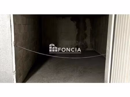 quartier mairie  stationnement en s/sol