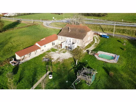 maison située au sud de louhans proche des commodités  à 10 min de l'autoroute et à 8 min 