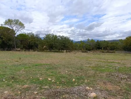 vente terrain 1500 m² à tourrettes (83440)  235 000 €