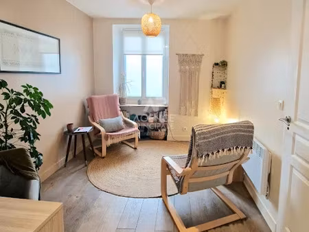 location locaux professionnels 2 pièces 20.4 m² à saint-germain-en-laye (78100)  800 €