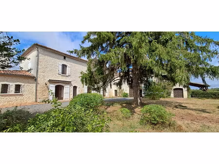 vente maison chazelles  225m² 9 pièces 288 500€ avec piscine