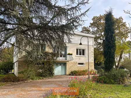 villa t5 sur sous sol total avec piscine sur jardin arboré à 10 minutes de gabarret
