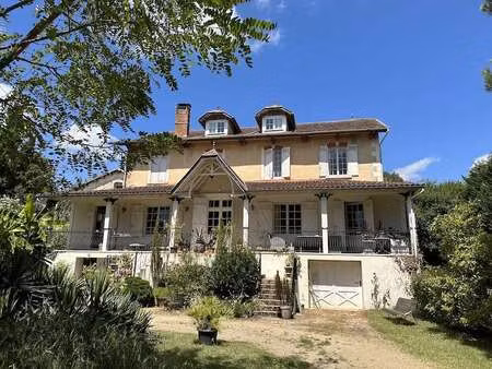 vente maison à montguyon (17270) : à vendre / 380m² montguyon