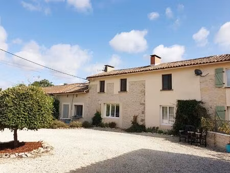 maison de charme avec maison d’hôtes dans la vienne