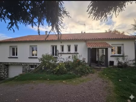 a vendre en village belle maison 5 chambres 210000eur à cheff