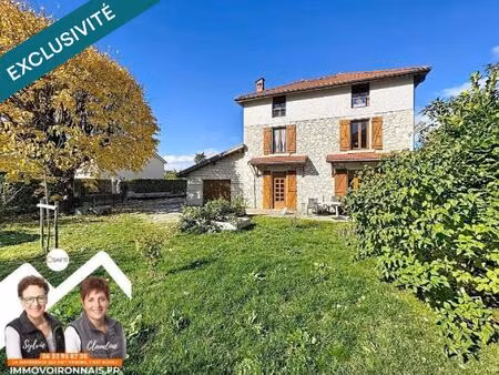 maison en pierre à la buisse  à deux pas des écoles et transports