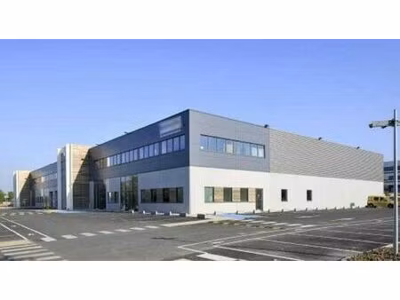 location local d'activités cergy 1 686 m²