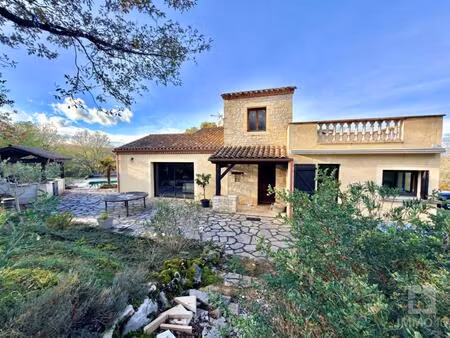 maison sur plus d'un hectare avec hangar de 350m² et piscine