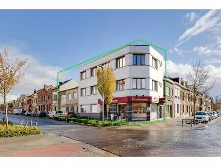 uniek hoekperceel met handelshuis + garage + appt