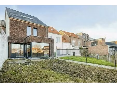 casco nieuwbouwwoning met tuin in centrum van hoegaarden