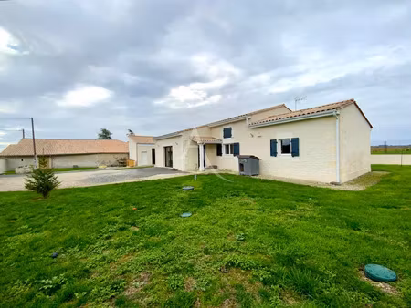 vente maison 5 pièces 116 m² à saint-ciers-champagne (17520)  230 000 €