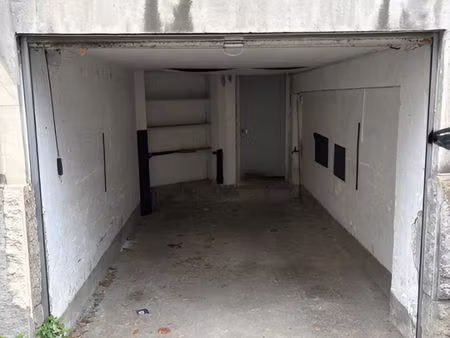 nantes centre - graslin - box de parking sécurisé