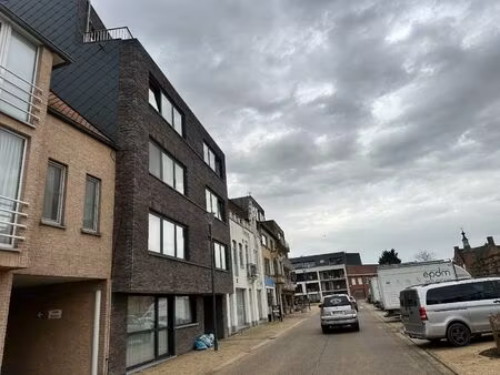 nieuwbouwappartement met 2 slaapkamers op de markt in houthulst