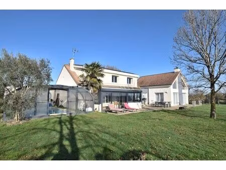 maison de prestige de 267 m2 en vente remouillé  france