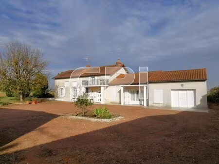 vente maison 6 pièces 171 m² maulay (86200)