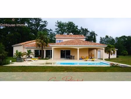 maison contemporaine  arboré  piscine   autonomie énergétique.